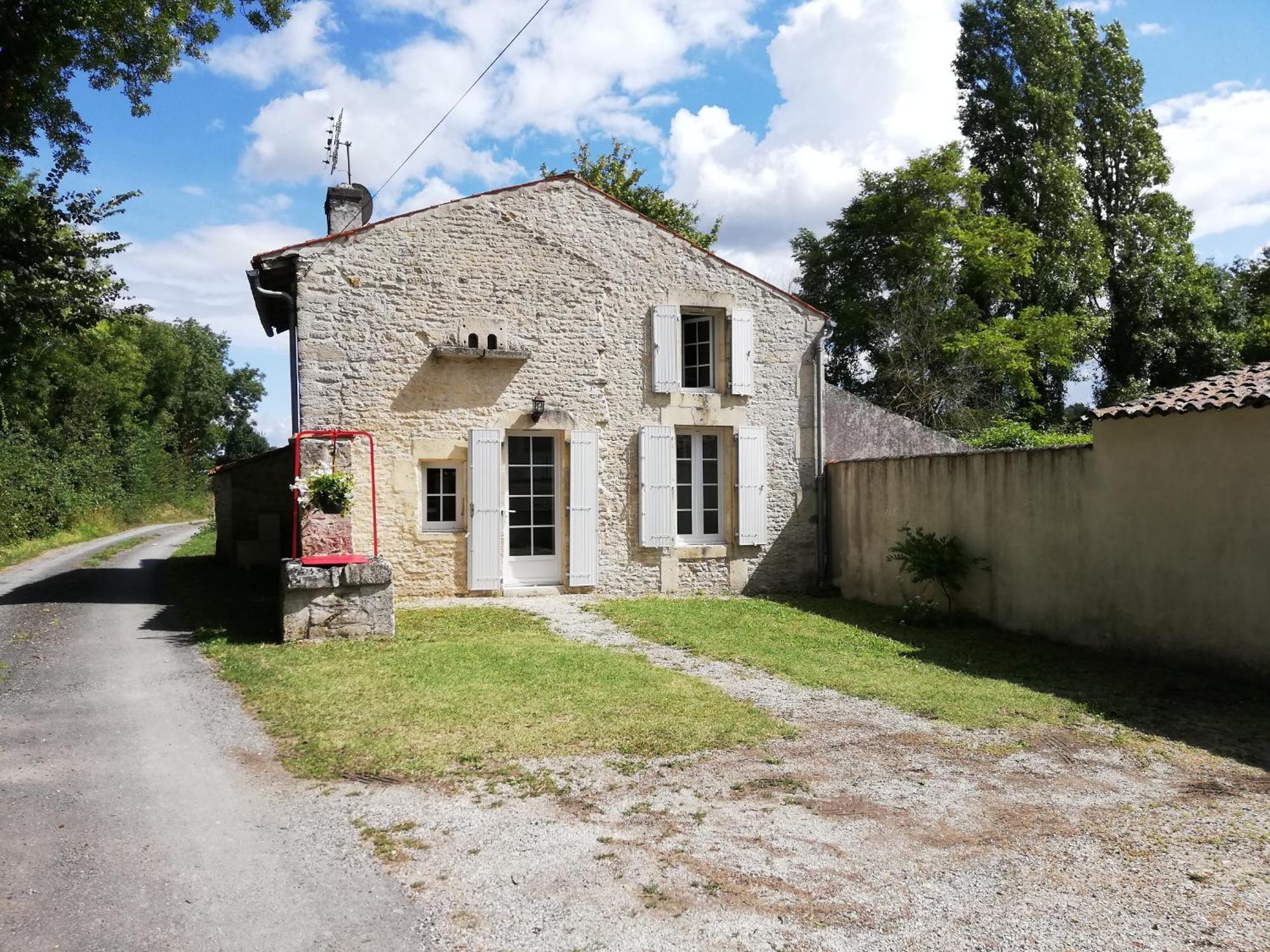 La Petite Maison Matha Екстериор снимка